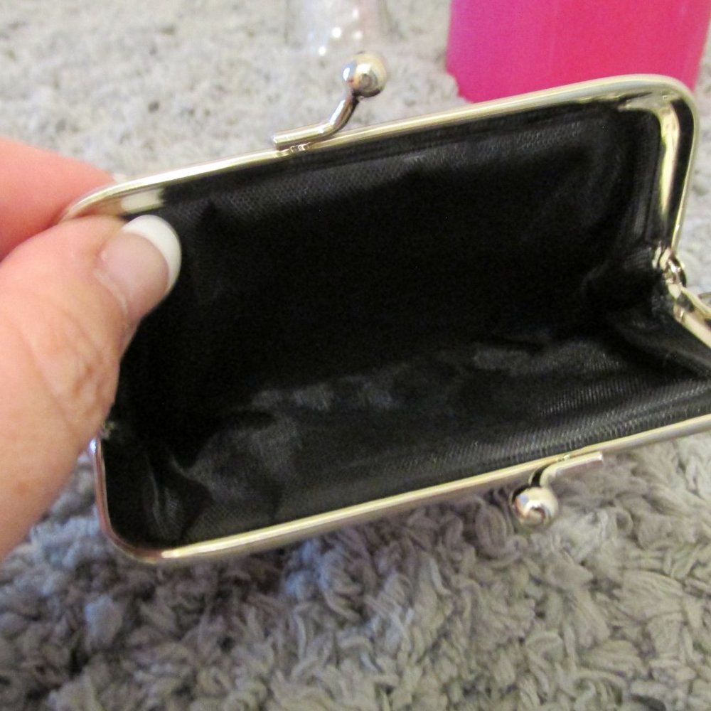 Kiss Lock Change Purse - Picture 2 of 2